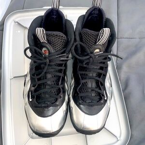 Nike Air Foamposite One Chrome Black (GS) Boy’s Size: 7Y